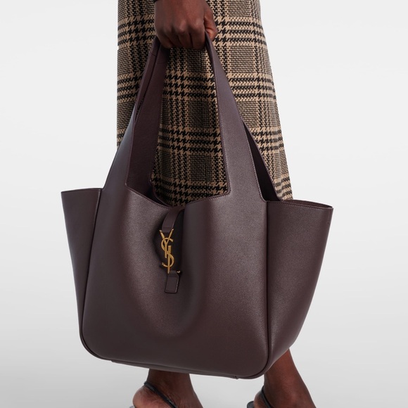 Le 5 ÿ 7 Bea in Grained Leather Tote Bag - Saint Laurent - Picture 1 of 9